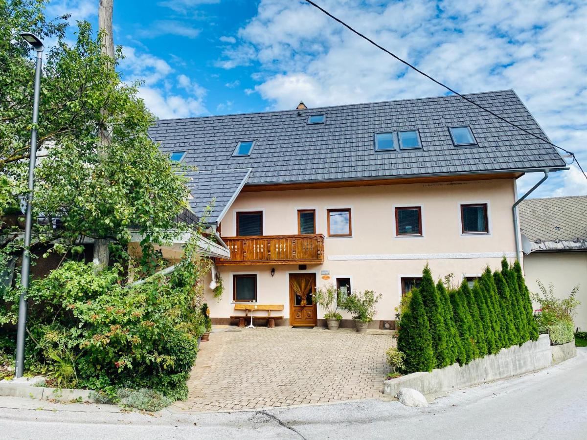 Guesthouse Sabine - Pr' Skminc Bohinjska Bela Buitenkant foto