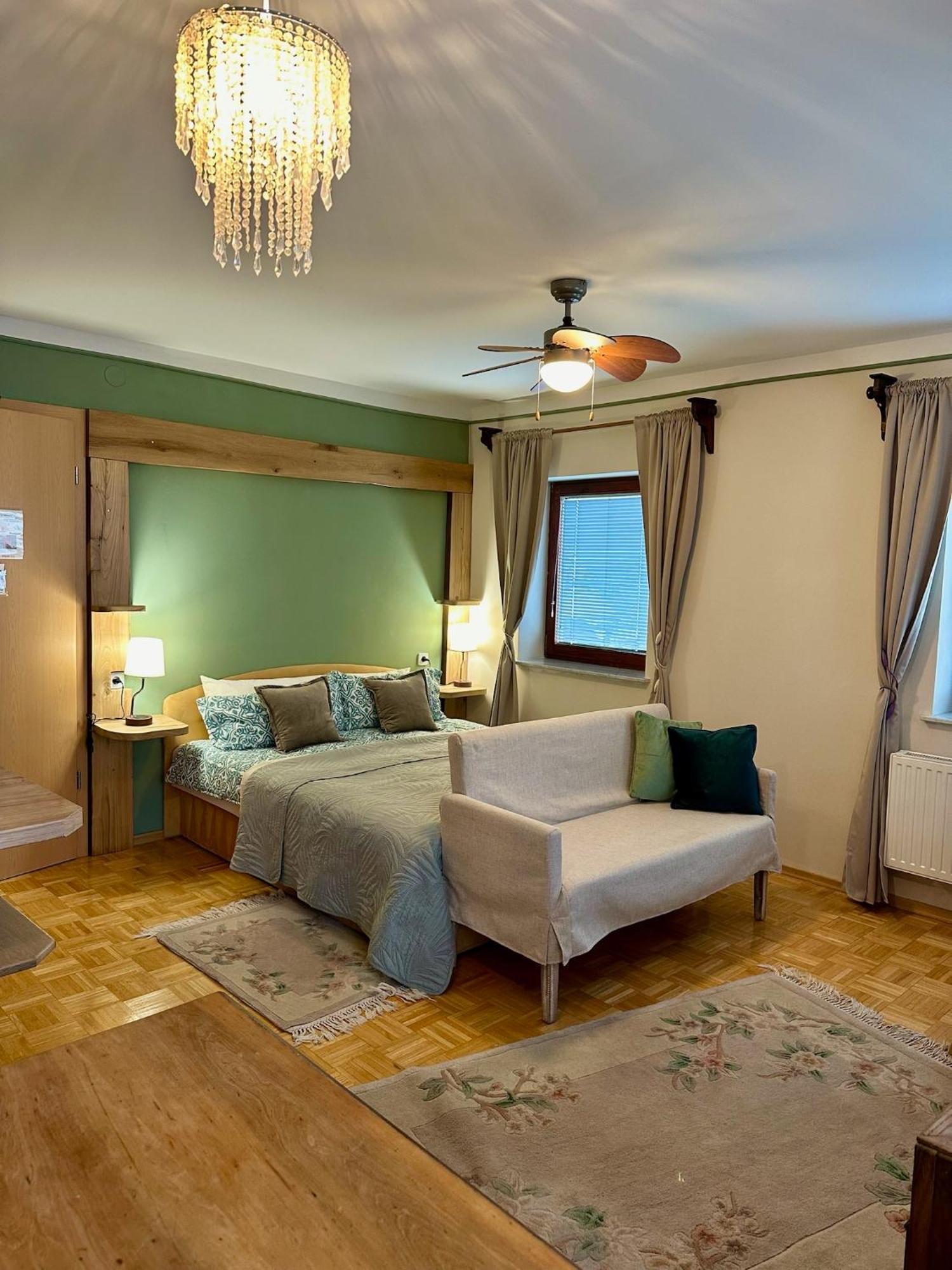 Guesthouse Sabine - Pr' Skminc Bohinjska Bela Buitenkant foto