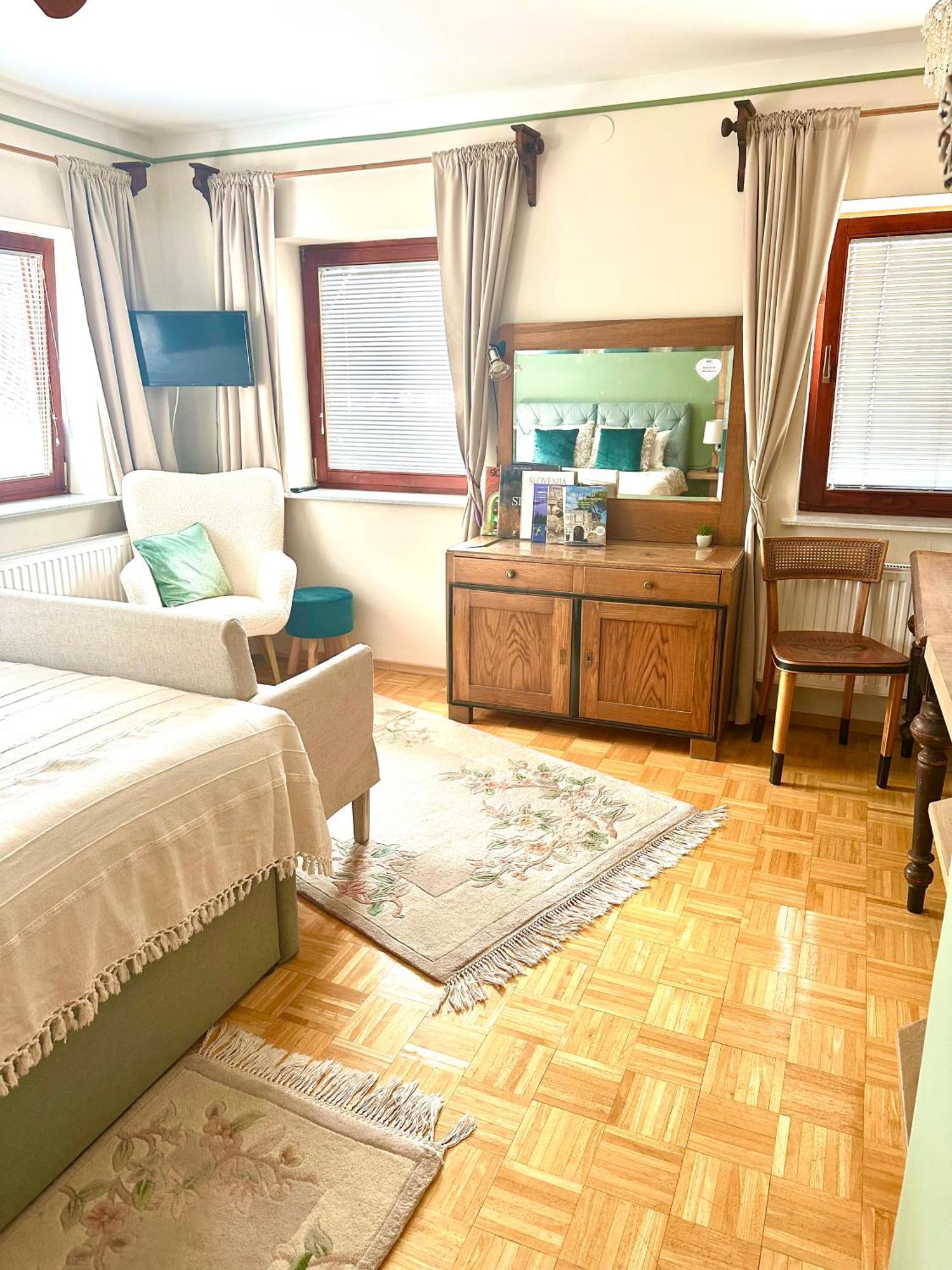 Guesthouse Sabine - Pr' Skminc Bohinjska Bela Buitenkant foto