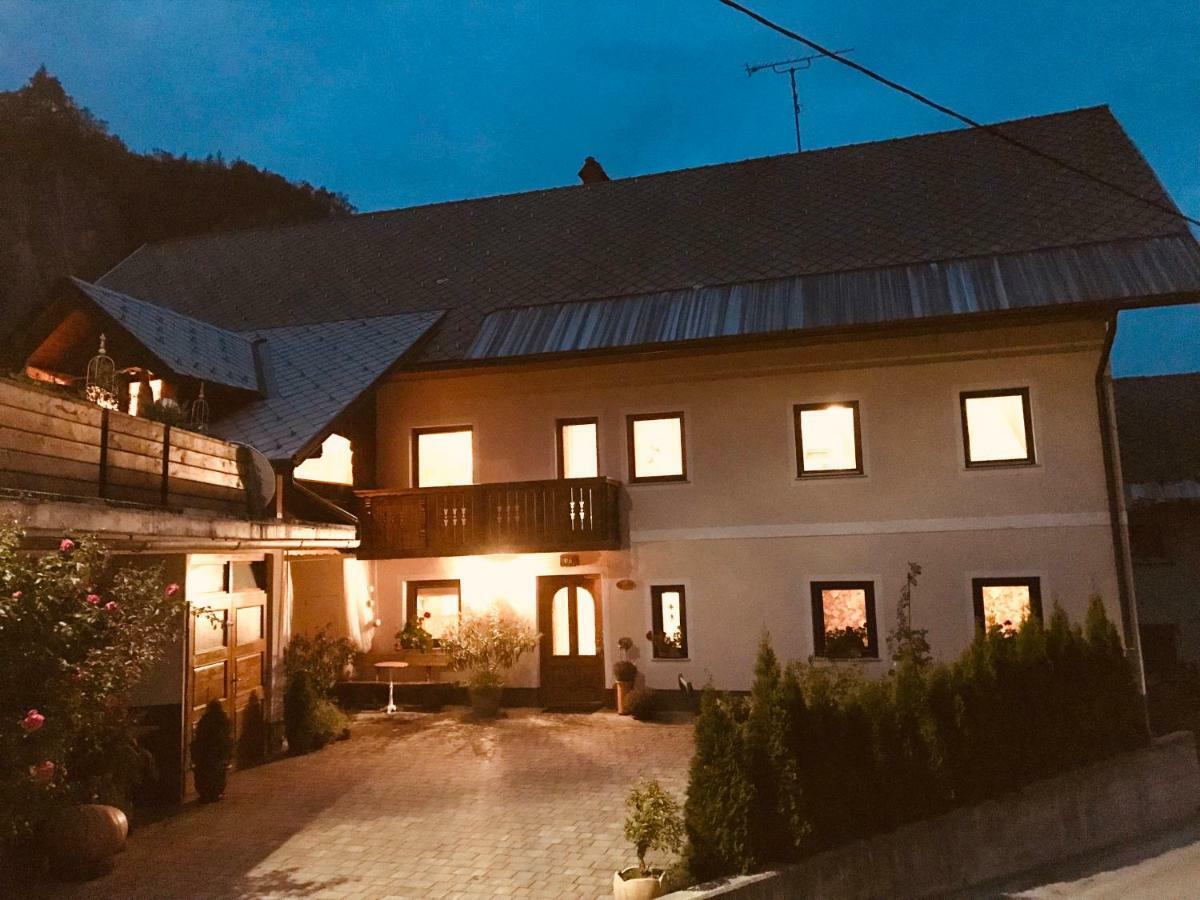 Guesthouse Sabine - Pr' Skminc Bohinjska Bela Buitenkant foto